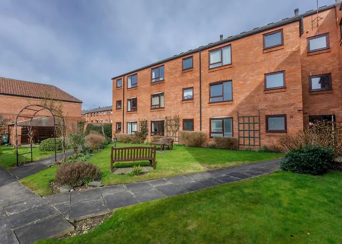 Monkgate Cloisters - Free Parking *