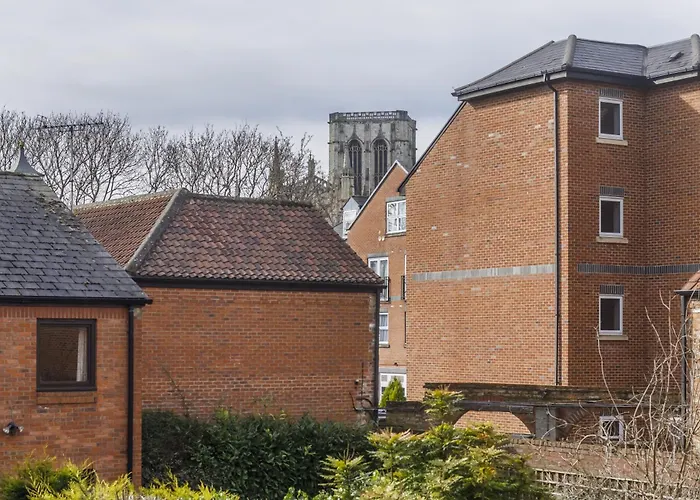 Monkgate Cloisters - Free Parking