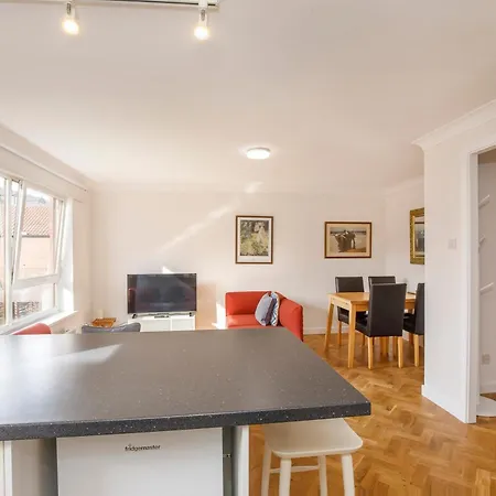 Monkgate Cloisters - Free Parking